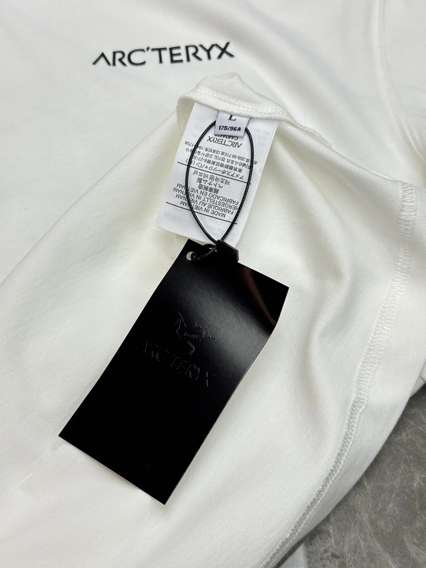 175 ⚜️Arc‘teryx T ｜ Versatile . Same Style ❤️ g ， ， ， Breathable ， 、 、 。Classic ， ， ， 、 ， 。 LOGO . Retro ，Retro ， ， 。 ：Classic / / / ， Black White ， ； 、 、 、 ， 、 ， Versatile T。 ！Sizes：S-3XL ❗️（175/145 L）